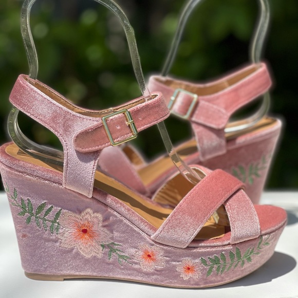 Qupid Ardor Pink Blush Velvet Floral Wedge Sandal - Picture 3 of 12